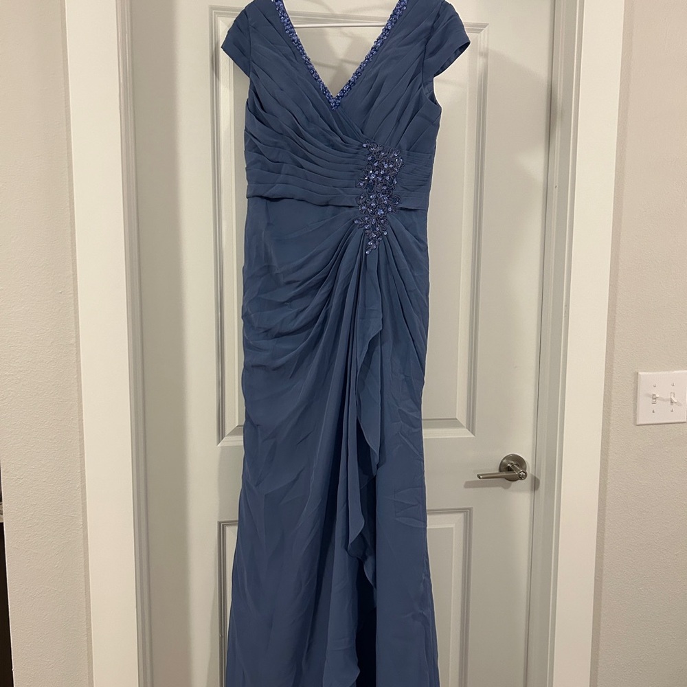 Chic Blue Maxi Dress with V-Neckline